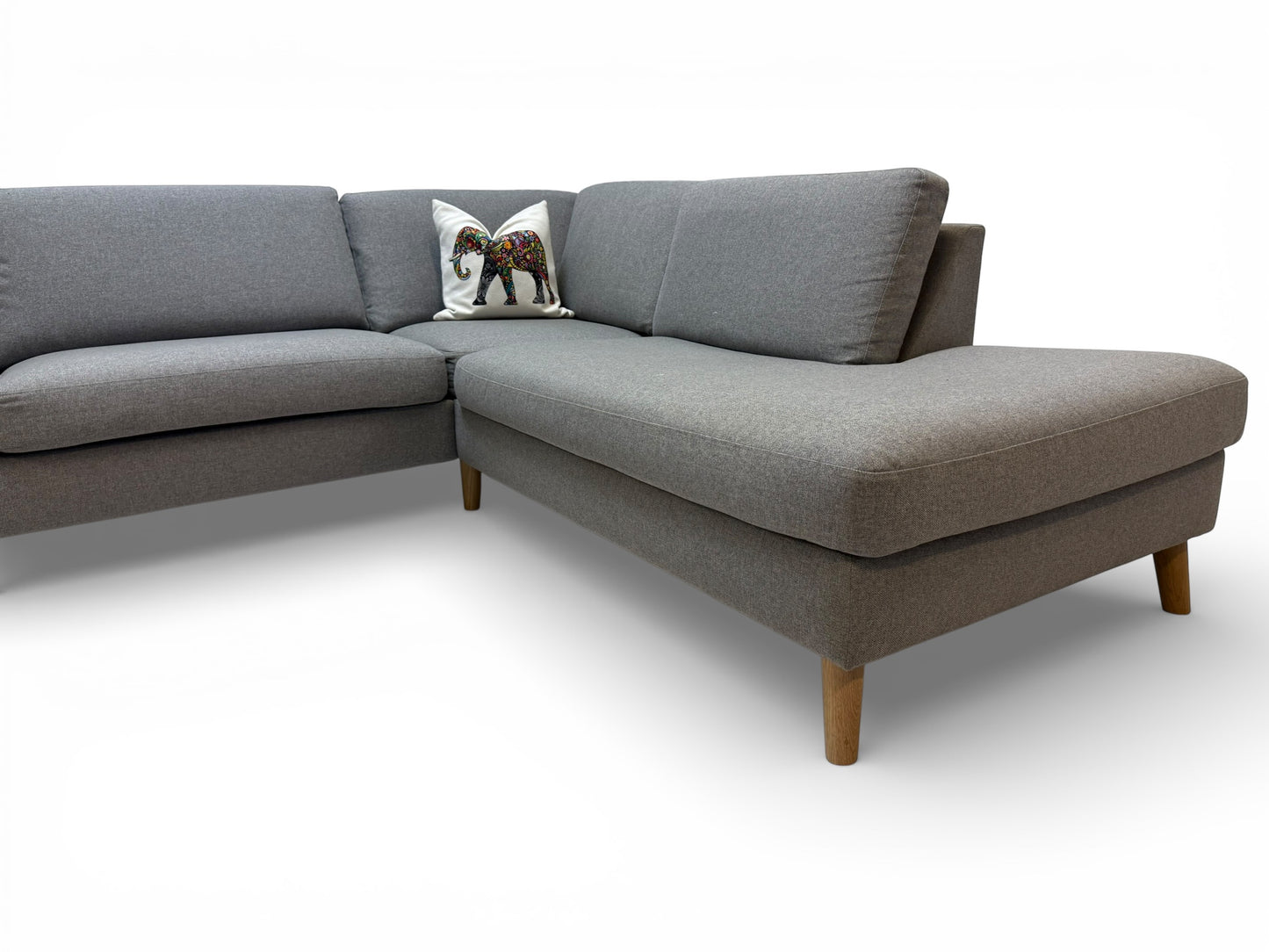 Vilmers Nordic hjørnesofa med sjeselong – Pentbrukt kvalitetssofa fra Bohus