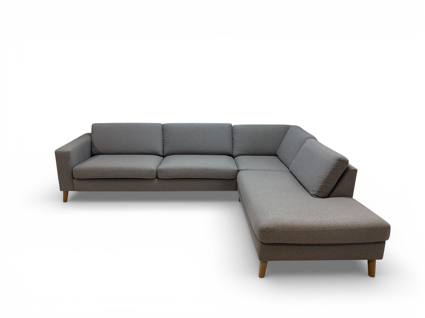 Vilmers Nordic hjørnesofa med sjeselong – Pentbrukt kvalitetssofa fra Bohus