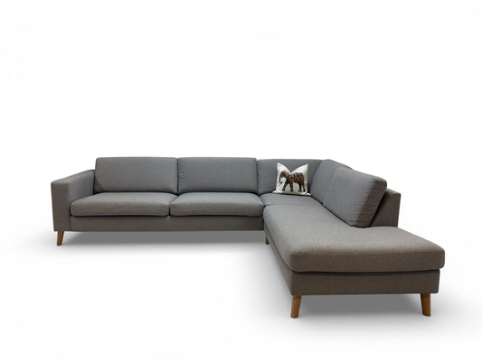 Vilmers Nordic hjørnesofa med sjeselong – Pentbrukt kvalitetssofa fra Bohus