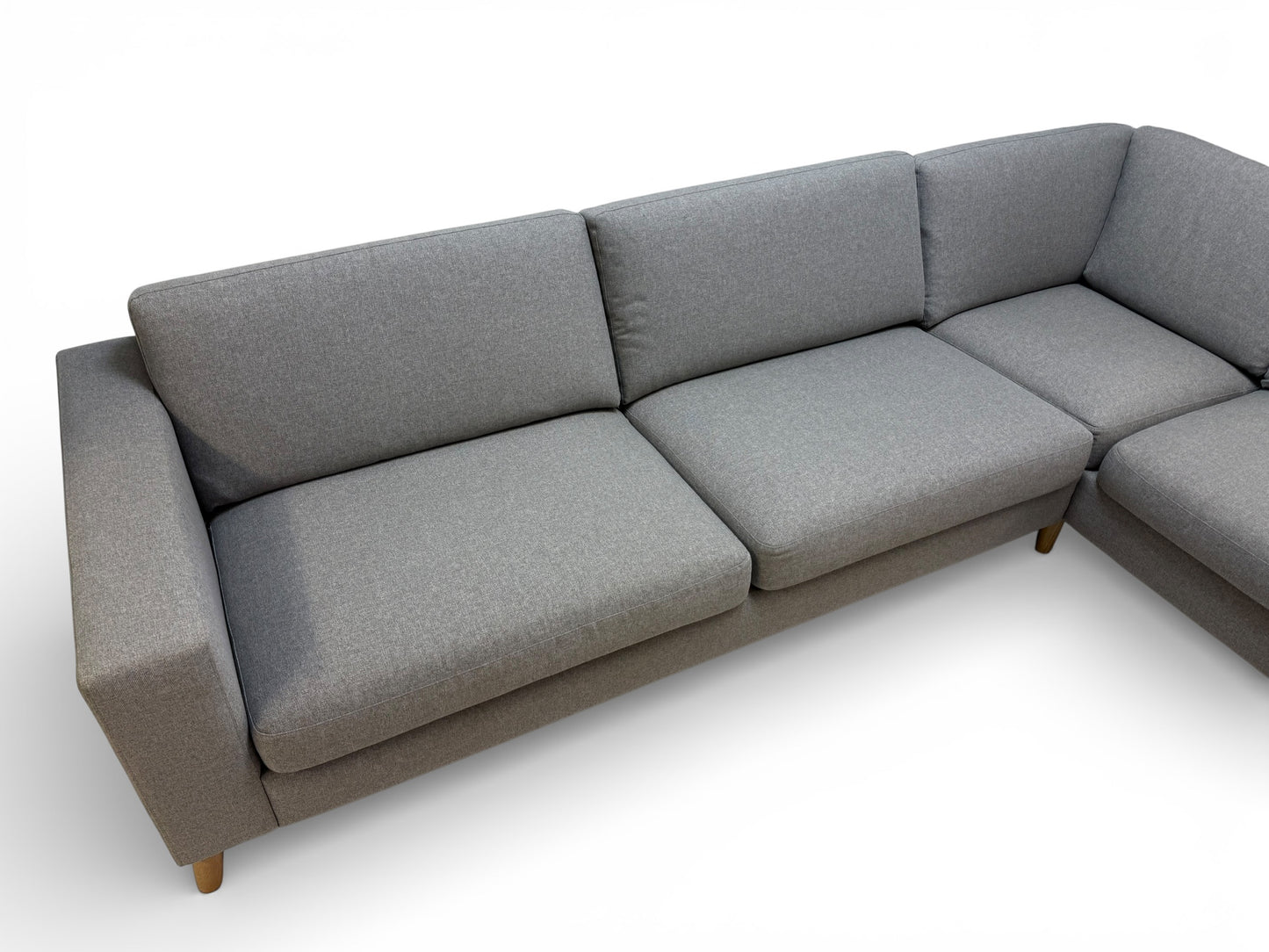 Vilmers Nordic hjørnesofa med sjeselong – Pentbrukt kvalitetssofa fra Bohus