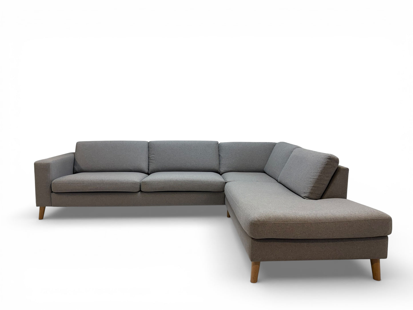 Vilmers Nordic hjørnesofa med sjeselong – Pentbrukt kvalitetssofa fra Bohus