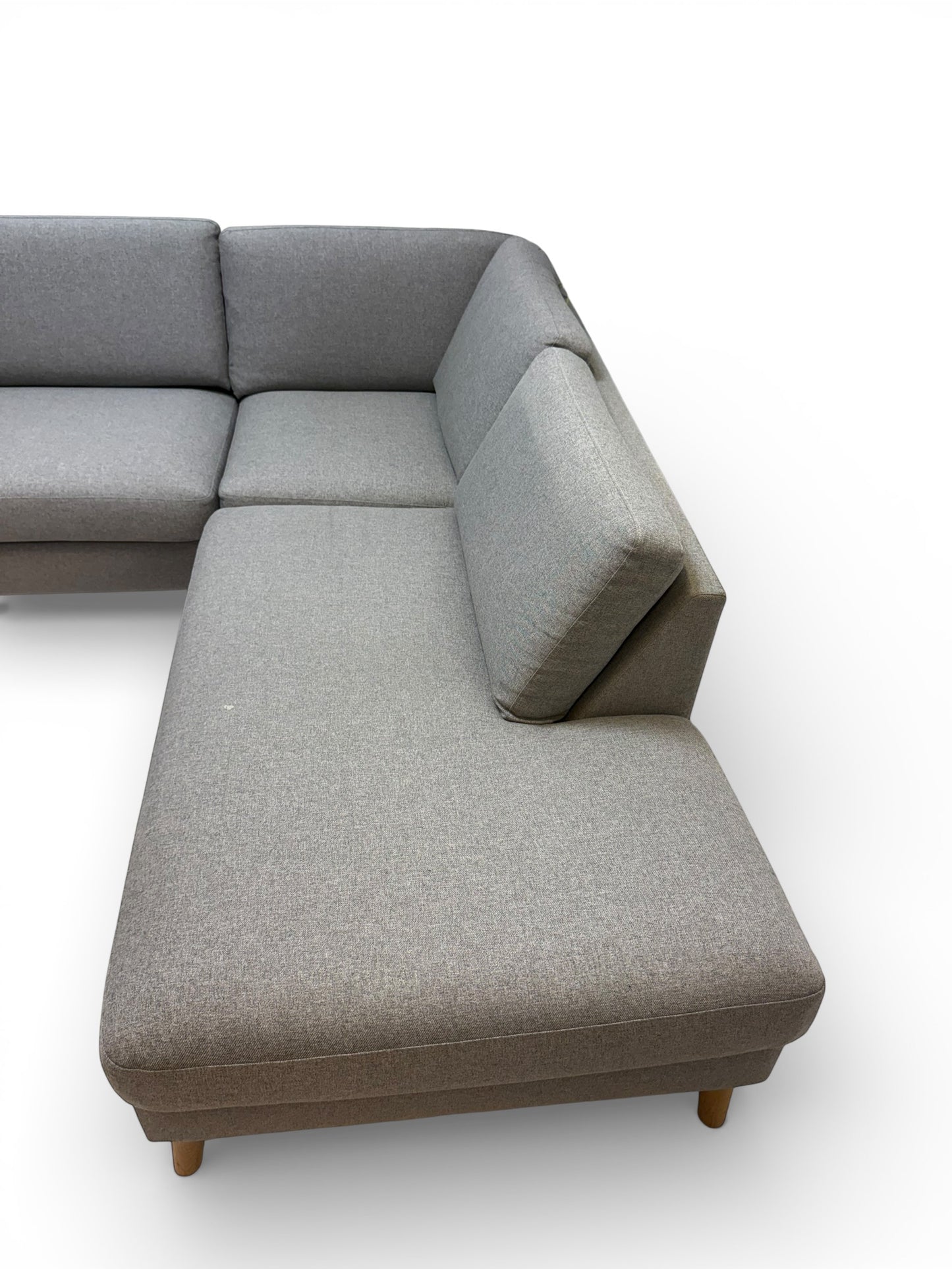 Vilmers Nordic hjørnesofa med sjeselong – Pentbrukt kvalitetssofa fra Bohus